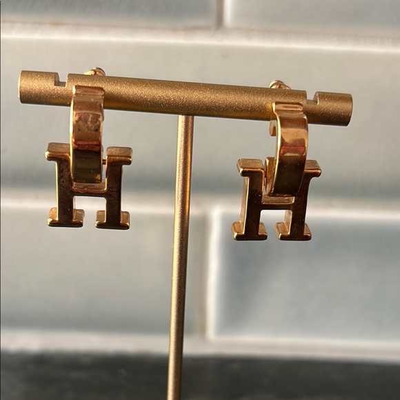 Carolina Herrera Gold tone CH Earrings - Picture 4 of 11